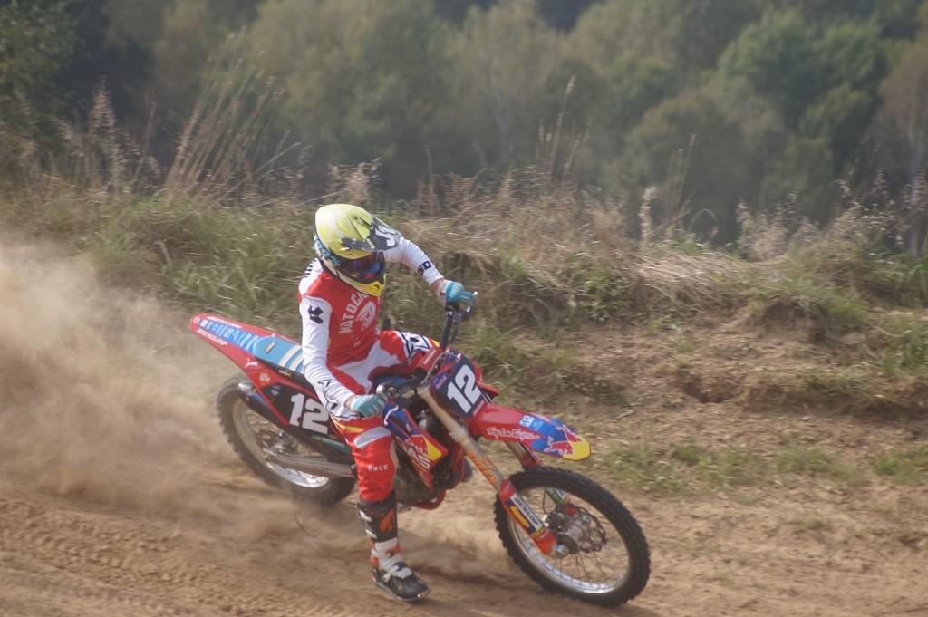 Фотоотчет с тренировок по мотокроссу команды из Ярославля Hawks Team MX в Нерехте 14 сентября 2025 год.