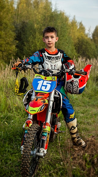 Артем Халезов