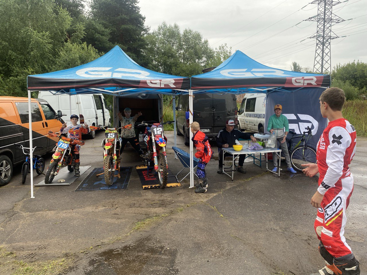 Фотоотчет с соревнований по мотокроссу в городе Кострома 2025 год. Награждения команды Hawks Team MX