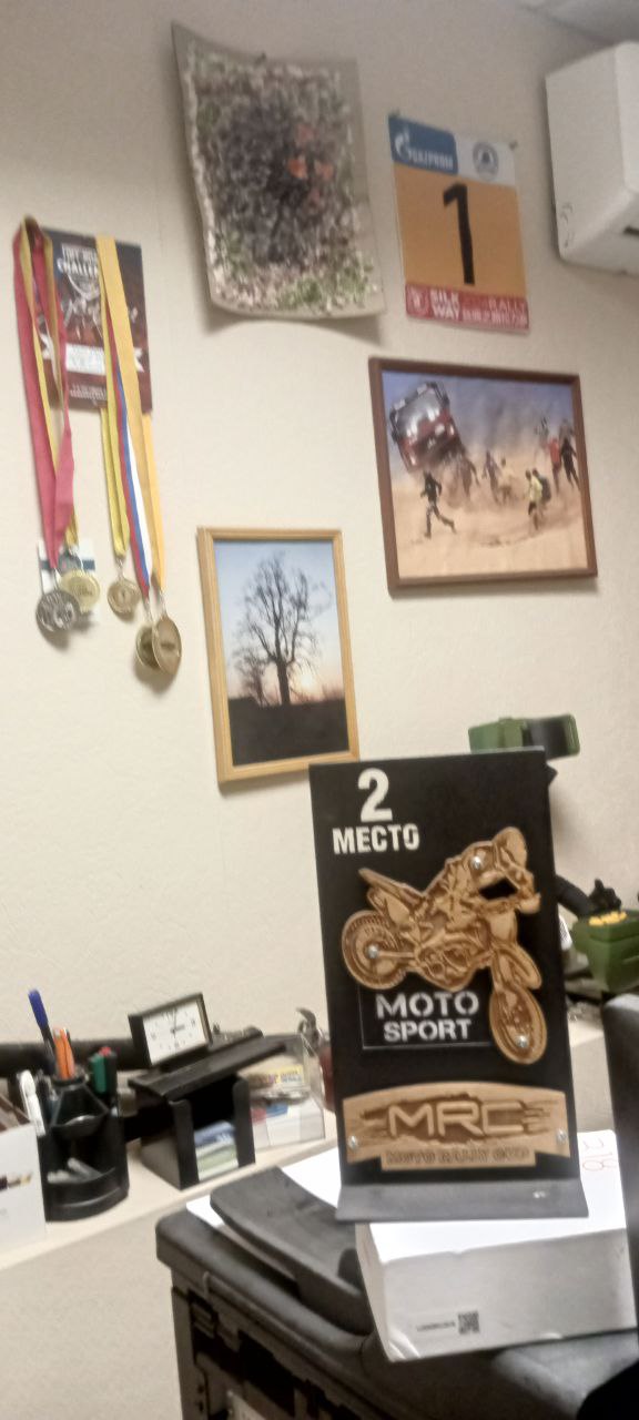 Награды мотогонщика в классе эндуро Дениса Лебедева из Ярославля команда Hawks Team MX